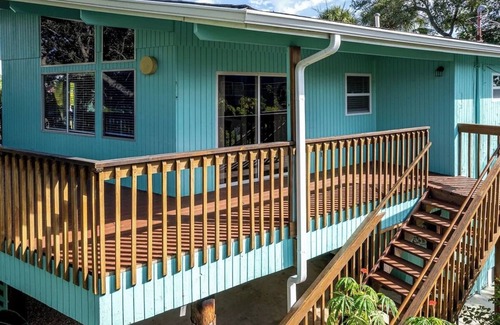 Mid Island House | Relaxed Vibe, Huge Shade Filled Hang Out, Private Grill, Steps to Sugar White Sand Beach!