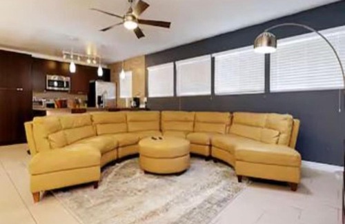 Rancho Oakey House | Relaxing 1 Story Villa Hot Tub BBQ By the Strip