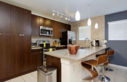 Rancho Oakey House | Relaxing 1 Story Villa Hot Tub BBQ By the Strip