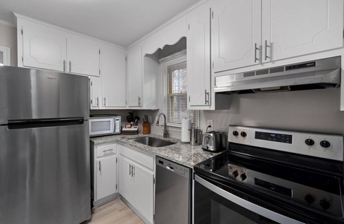 Durham Apartment | Relaxing 1BR Near Duke~Peaceful Stay Just 3 Mins to Campus, Food & More
