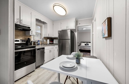 Durham Apartment | Relaxing 1BR Near Duke~Peaceful Stay Just 3 Mins to Campus, Food & More