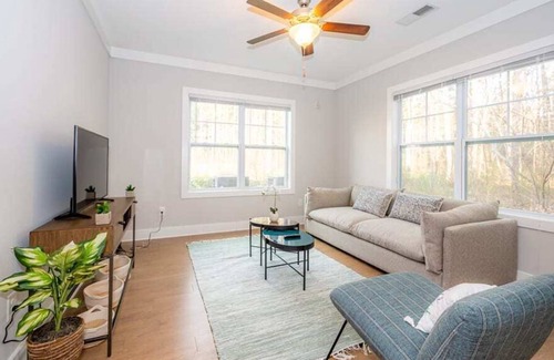 Morrisville Apartment | Relaxing 1BR with Gym and Balcony