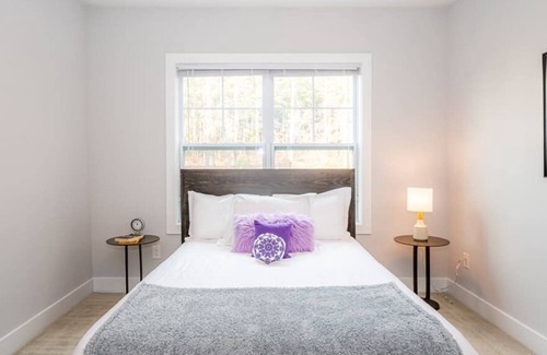 Morrisville Apartment | Relaxing 1BR with Gym and Balcony