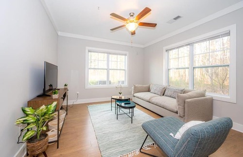 Morrisville Apartment | Relaxing 1BR with Gym and Pool