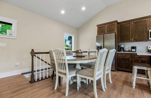 Linn Valley House | Relaxing 2-Bedroom Cottage Retreat-Beautiful Views & Great Amenities-Sleeps 6