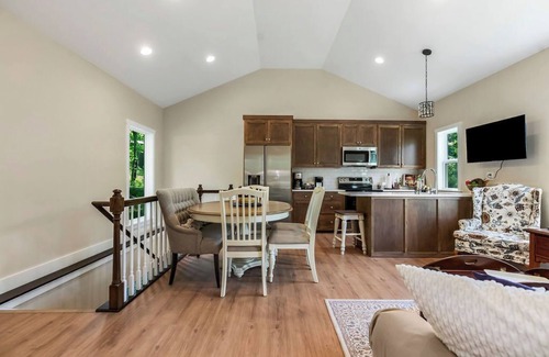 Linn Valley House | Relaxing 2-Bedroom Cottage Retreat-Beautiful Views & Great Amenities-Sleeps 6