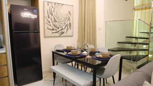 Masdar City Apartment | Relaxing 2BR Retreat in Masdar City - Free Parking & Near Masdar Park