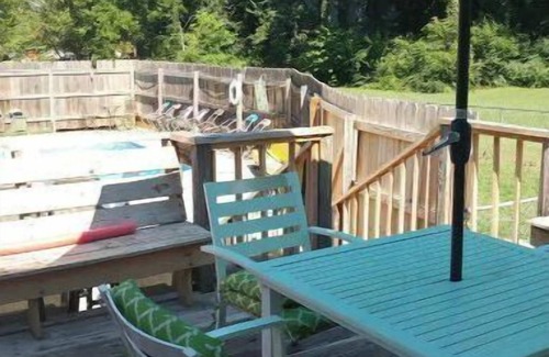 Burlington House | Relaxing 3 bd/2bth House near to Elon, Chapel Hill and Greensboro. Summer pool