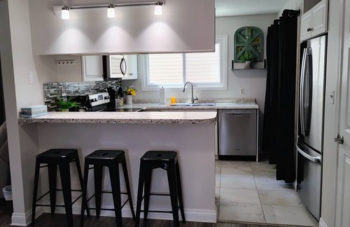 Newburgh House | Relaxing 3-Bedroom House with Large Backyard close to Downtown Newburgh