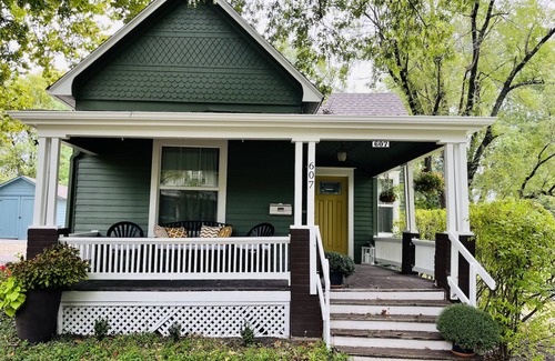 Lee's Summit House | Relaxing 3 bedroom home w/full kitchen & WiFi; walking distance to restauraunts