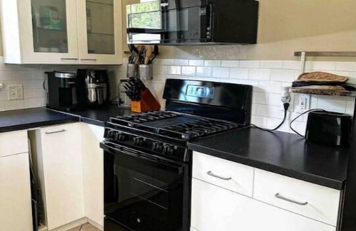 Pensacola House | Relaxing 3 BR home close to Water, NAS, Perdido