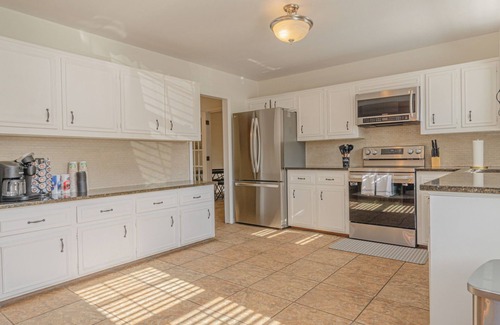 Columbus House | Relaxing 3BR Getaway with Pool and games