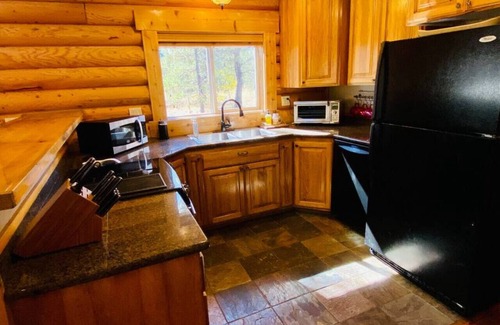 Donnelly Cabin | Relaxing 5 Bedroom Log Cabin with Large Backyard