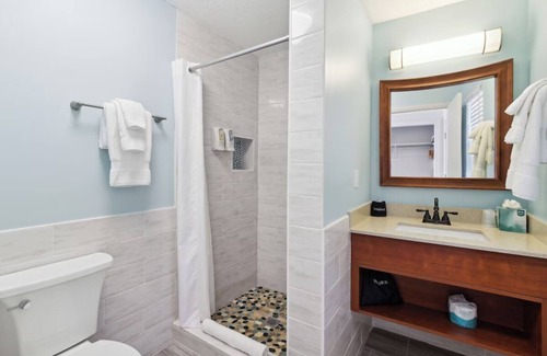 Neptune Beach Hotel | Relaxing Airy Beach Retreat, Perfect for a Peaceful Getaway Escape, Pet Friendly