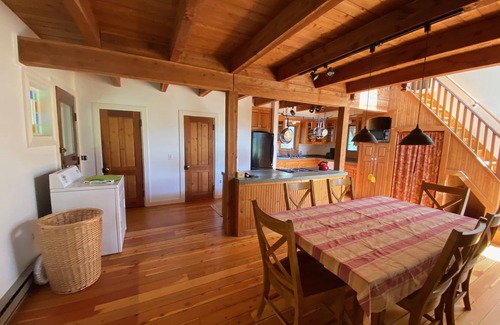 Emigrant House | Relaxing and Private Base to Explore Yellowstone National Park and SW Montana.