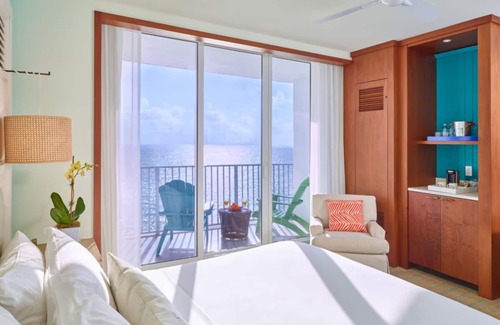 Hollywood Hotel | Relaxing Beachfront Room with Outdoor Pool and Near Oceanwalk Mall