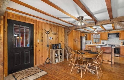 Bellville Cabin | Relaxing Cabin Getaway with hot tub and fire pit