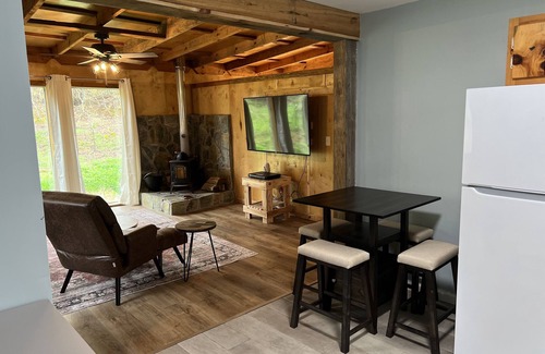 Ellijay Cabin | Relaxing Cabin on a Beautiful Mountain Stream