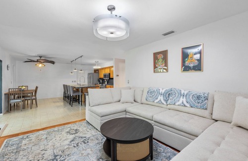 Clearwater House | Relaxing Coastal Comfort - Heated Pool