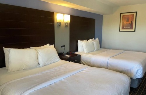 Westside Santa Cruz Hotel | Relaxing Deluxe Double Queen: Santa Cruz Escape