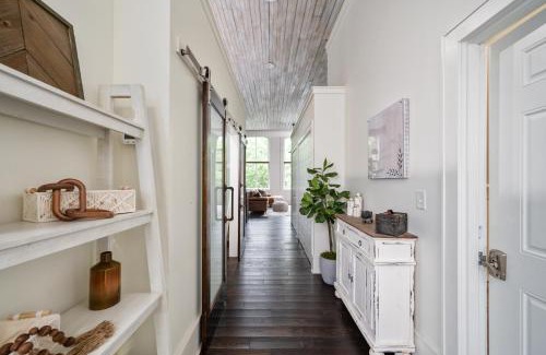 Macon Apartment | Relaxing Downtown Loft in the Heart of Macon