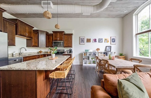 Macon Apartment | Relaxing Downtown Loft in the Heart of Macon