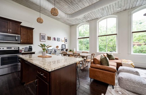 Macon Apartment | Relaxing Downtown Loft in the Heart of Macon