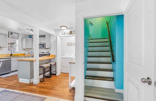 Foley House | Relaxing Duplex Retreat - Beaches, Hospital, Food