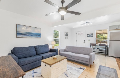 Foley House | Relaxing Duplex Retreat - Beaches, Hospital, Food