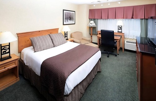 Kalispell Hotel | Relaxing Hideaway! Pets Allowed, Swimming Pool, Quick Drive to Kidsports Park!
