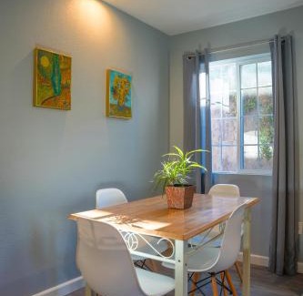 Millbrae House | Relaxing Home With SF Bay View