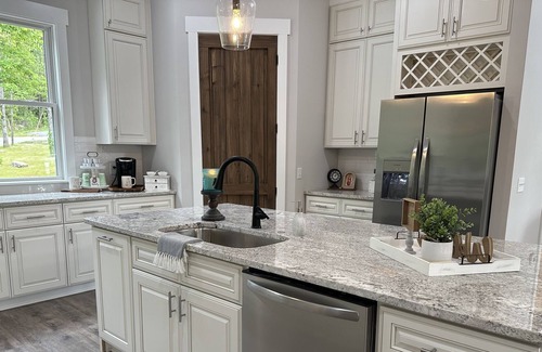 Clanton House | Relaxing LAKE OASIS! Enjoy the lake, outdoor fireplace, sleeps 9 comfortably.