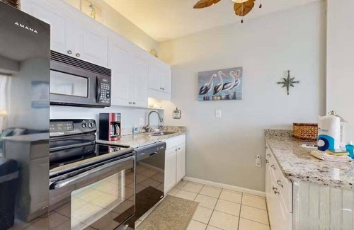 Garden City Condo | Relaxing Oceanfront 2BR Beach Condo! Royal Garden 1514