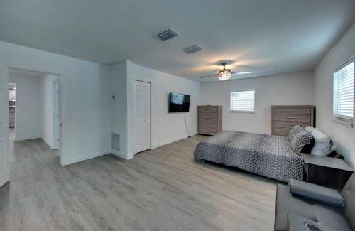 Palmetto House | Relaxing Pool Side - Near Fairgrounds