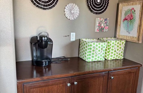 Alessandro Heights Apartment | Relaxing Poolside Getaway Guest House