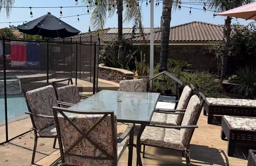 Alessandro Heights Apartment | Relaxing Poolside Getaway Guest House