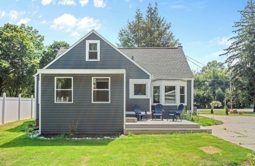 Akron House | Relaxing Portage Lakes Stay - 3BR Home on 1 Acre