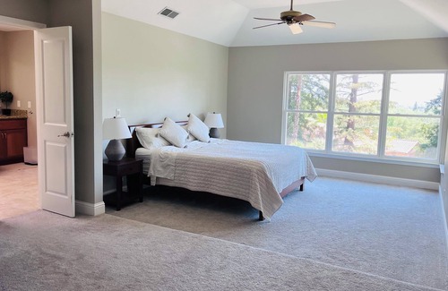 Granite Bay Resort | Relaxing resort for family and group retreat.