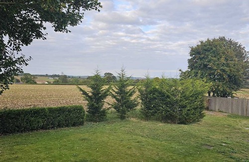 Morcott Apartment | Relaxing Room With Ensuite Rutland Point