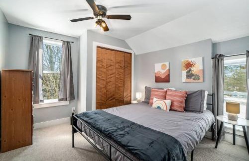 Benzonia House | Relaxing Ski & Soak Getaway