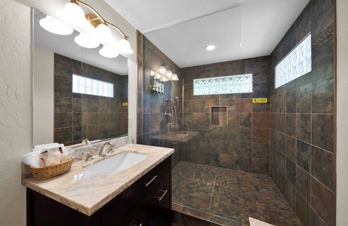 O'Brien Bed & Breakfast | Relaxing Stay with Botanical Garden and Forest views!