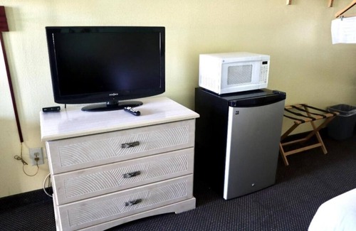 Andrews Hotel | Relaxing Unit in Andrews – King Bed and Parking Access