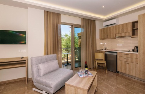 Amoudi House | Remezzo Apartments & Studios
