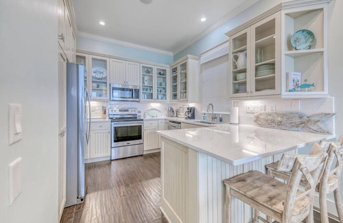 Delos House | Remodeled Beachfront😎Frangista's Best☀️Elevator🐬Heated Splash Pool😎Beach Serv