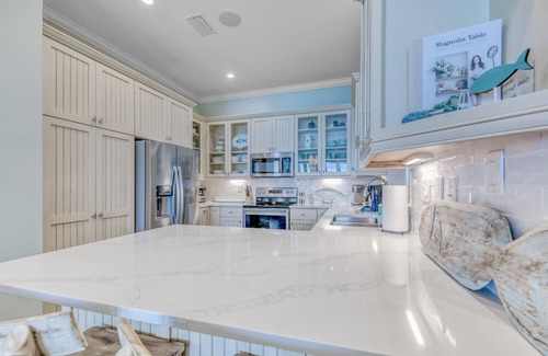 Delos House | Remodeled Beachfront😎Frangista's Best☀️Elevator🐬Heated Splash Pool😎Beach Serv