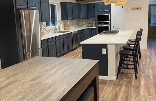 Three Rivers Cabin | Remodeled Cabin with Amazing Views, 2 King Beds, 2 Game Rooms, & EV Charger