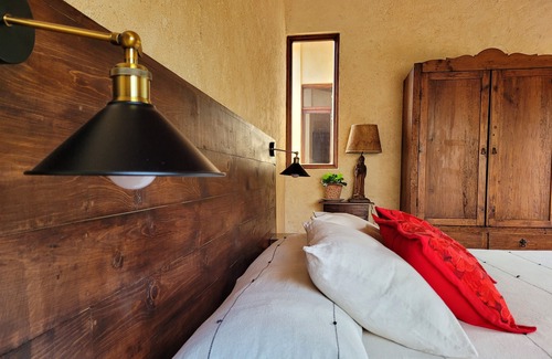 Tepoztlan House | Remodeled colonial style home, tranquil garden w/pool!