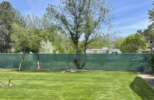 Mountain Home House | Remodeled cute home w/large yard all fenced, 2min walk to shopping, restaurant’s