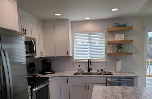 Spokane Valley Apartment | Remodeled, modern, FREE parking, large fenced yard, family-friendly