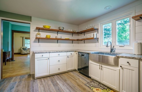 Rocheport House | Remodeled Rocheport Sunflower House - A Bungalow in Historic Rocheport